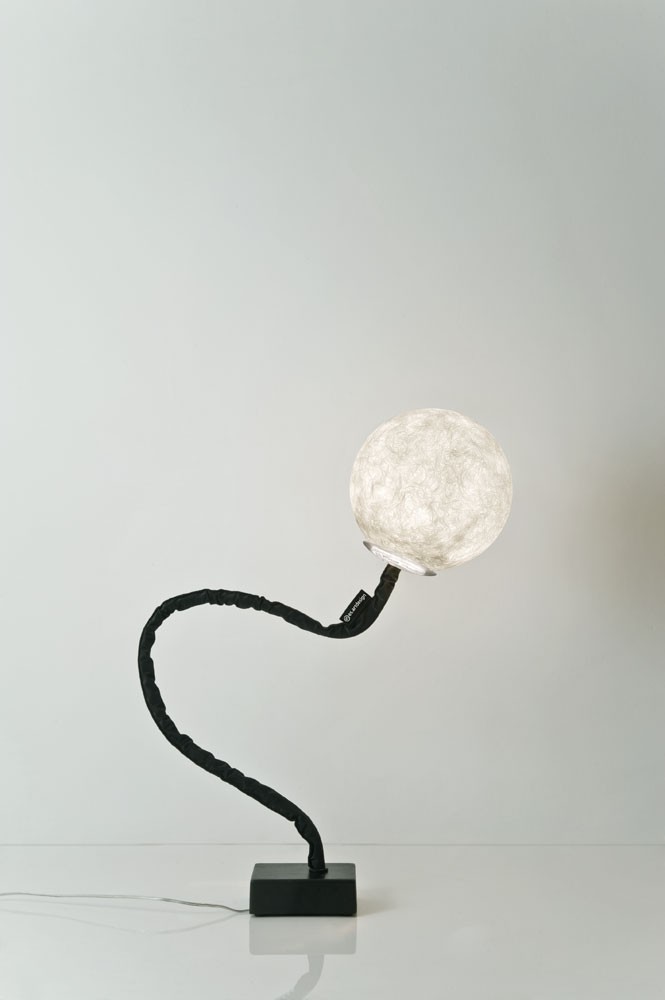 Lampadaire lune Micro luna piantana au design original et moderne
