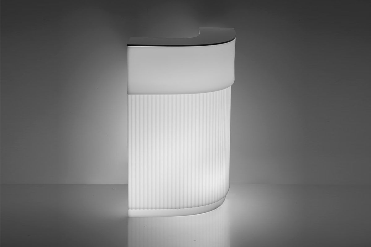 Bar lumineux Cordiale corner en polyéthylène par Roberto Paoli x SLIDE Studio