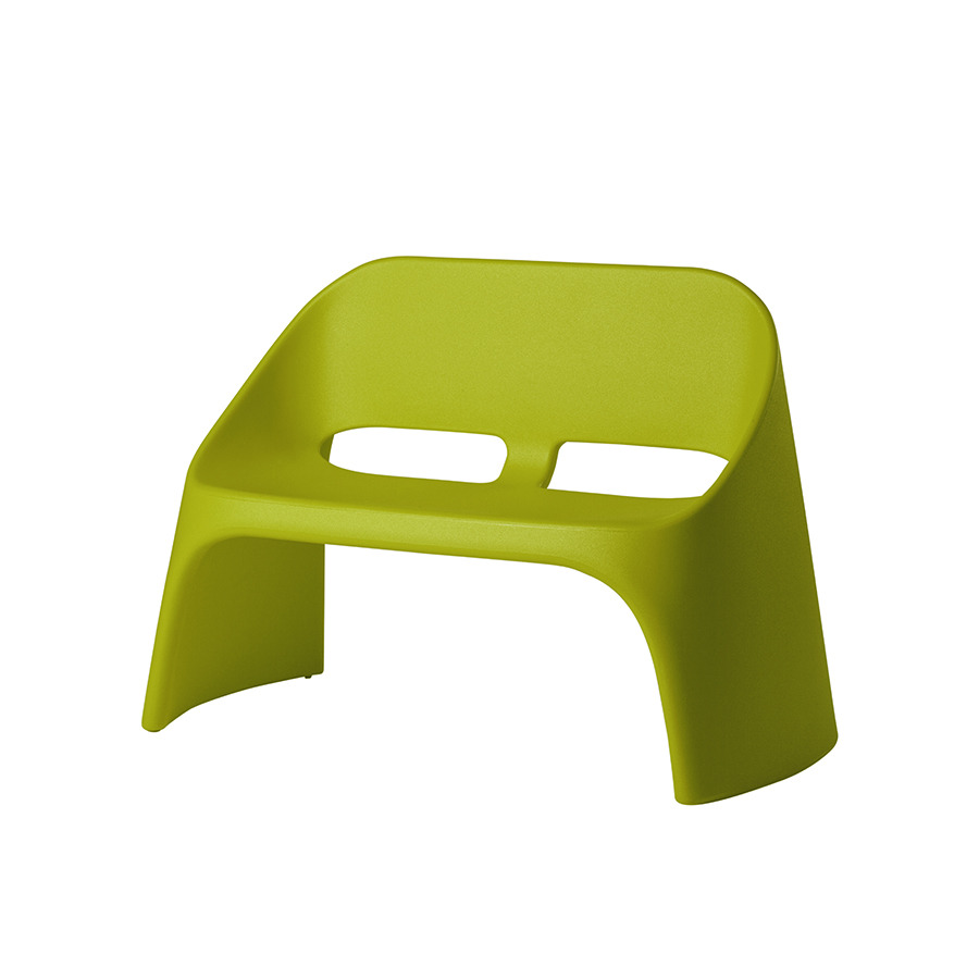 Banc Amélie en polyéthylène par Italo Pertichini x SLIDE Studio