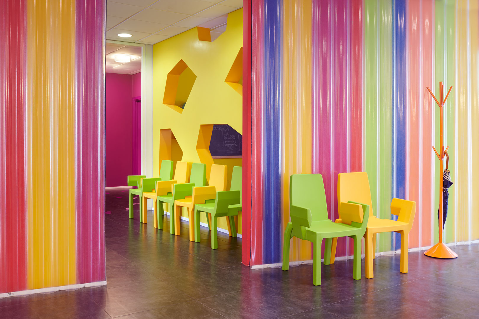 Chaise Doublix en polyéthylène par Stirum Design x SLIDE Studio