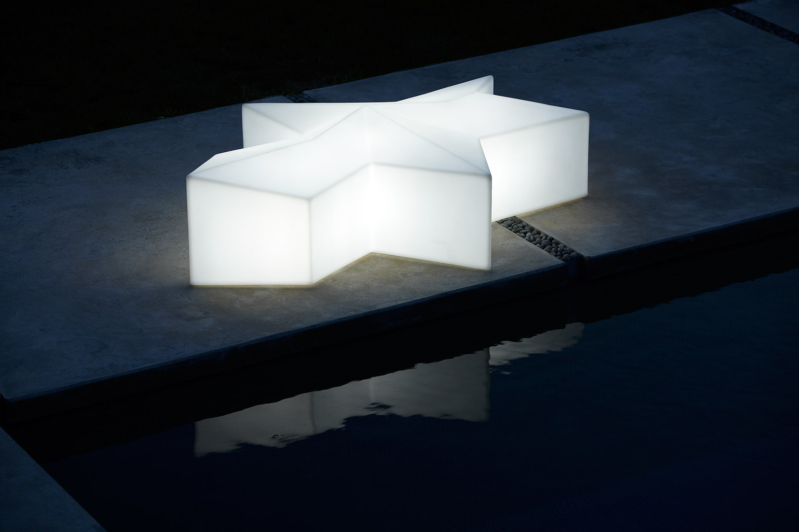 Assise lumineuse Glacé en polyéthylène par Alessandro Mendini x SLIDE Studio
