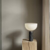 Lampe a poser Kizu en marbre par Lars Tornøe x New Works