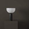 Lampe a poser Kizu en marbre par Lars Tornøe x New Works