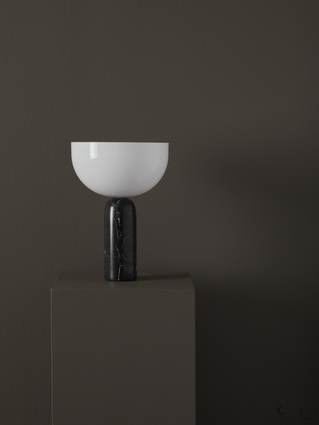 Lampe a poser Kizu en marbre par Lars Tornøe x New Works