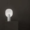 Lampe a poser Ware en Aluminium & Acrylique par MSDS Studio x New Works