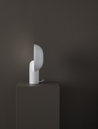 Lampe a poser Ware en Aluminium & Acrylique par MSDS Studio x New Works