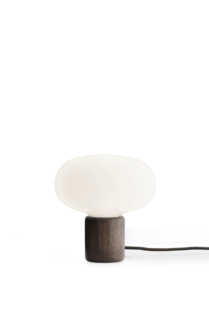 Lampe a poser Karl-Johan en verre et pied en chêne par Signe Hytte x New Works