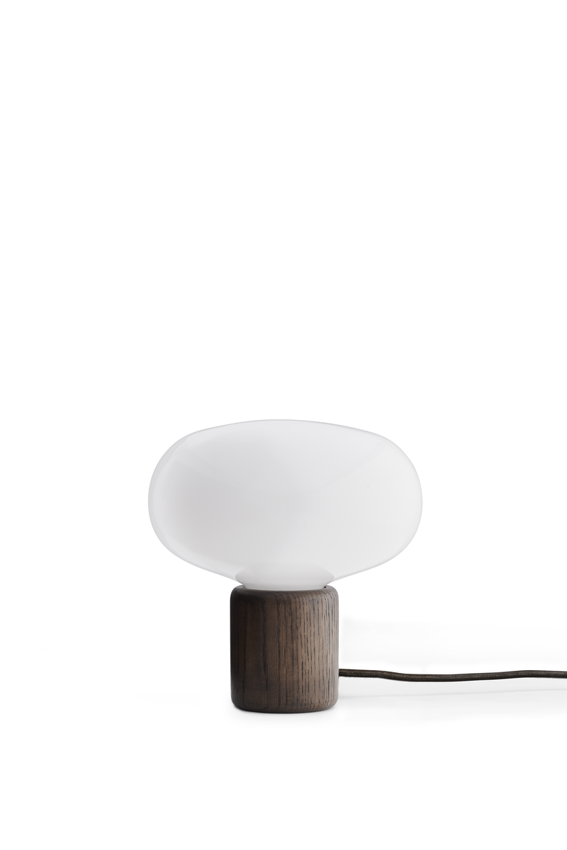 Lampe a poser Karl-Johan en verre et pied en chêne par Signe Hytte x New Works