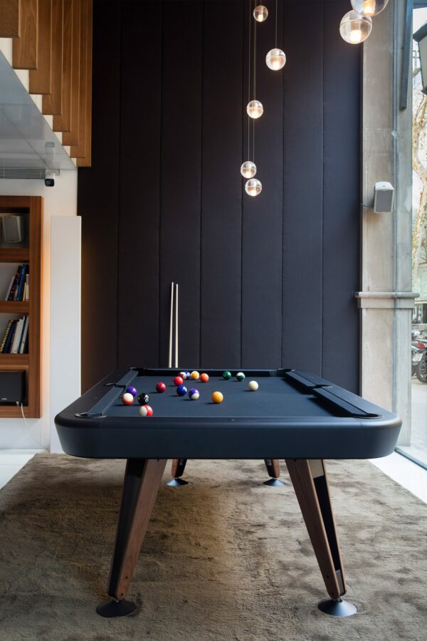 Table de billard intérieur Diagonal 7th American par Yonoh x RS Barcelona