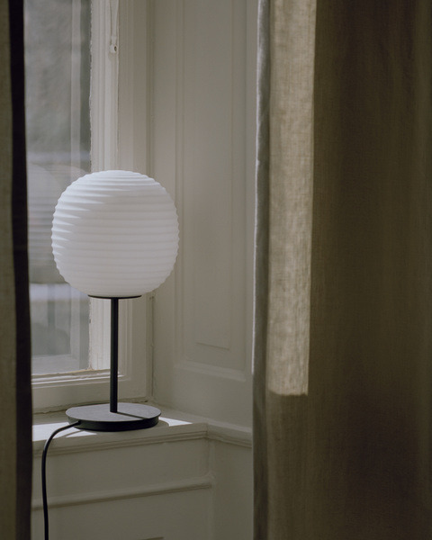 Lampe a poser Lantern 2 en verre par Anderssen & Voll x New Works