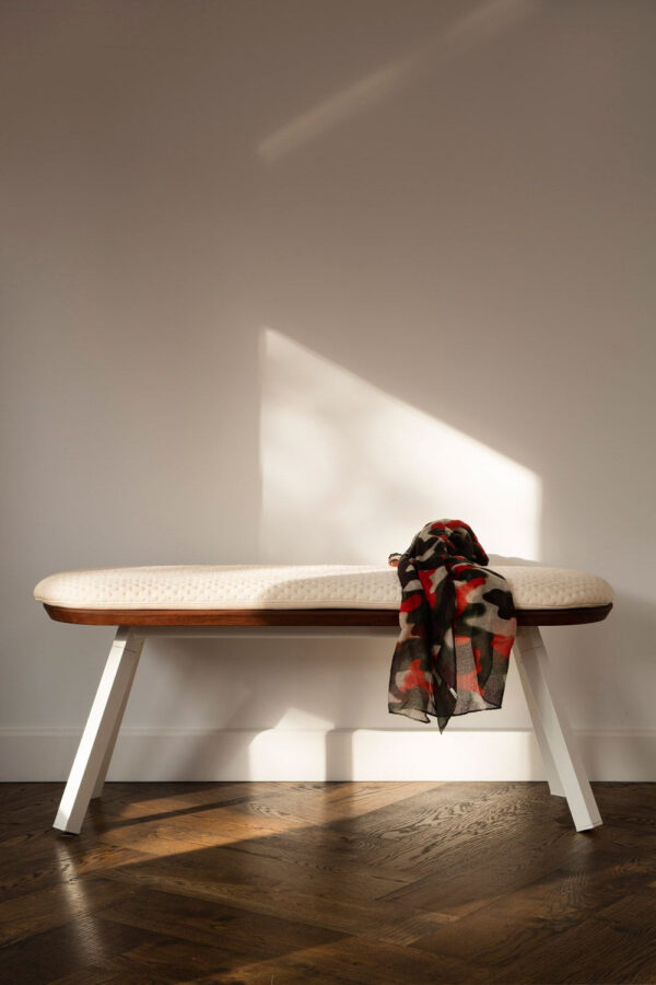 Banc bois d'Iroko You and Me par Stone Designs x RS Barcelona
