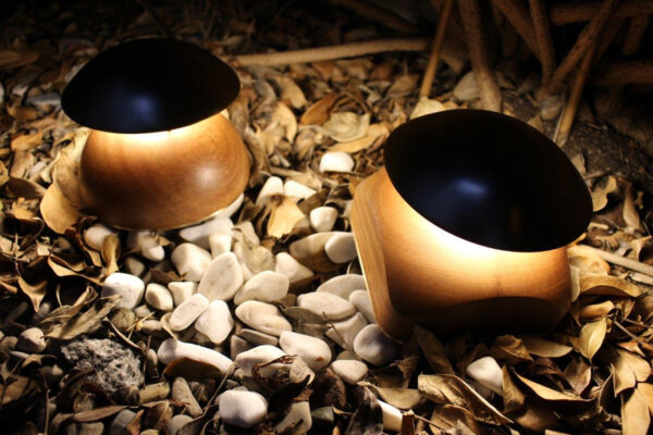 Baladeuse d'extérieur Bell en Bois par Cristian Cubina x Alma Light