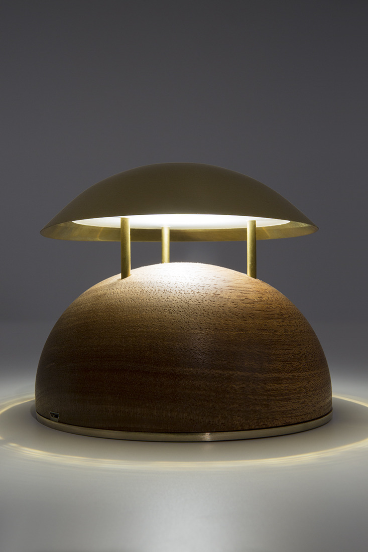 Baladeuse d'extérieur Bell en Bois par Cristian Cubina x Alma Light