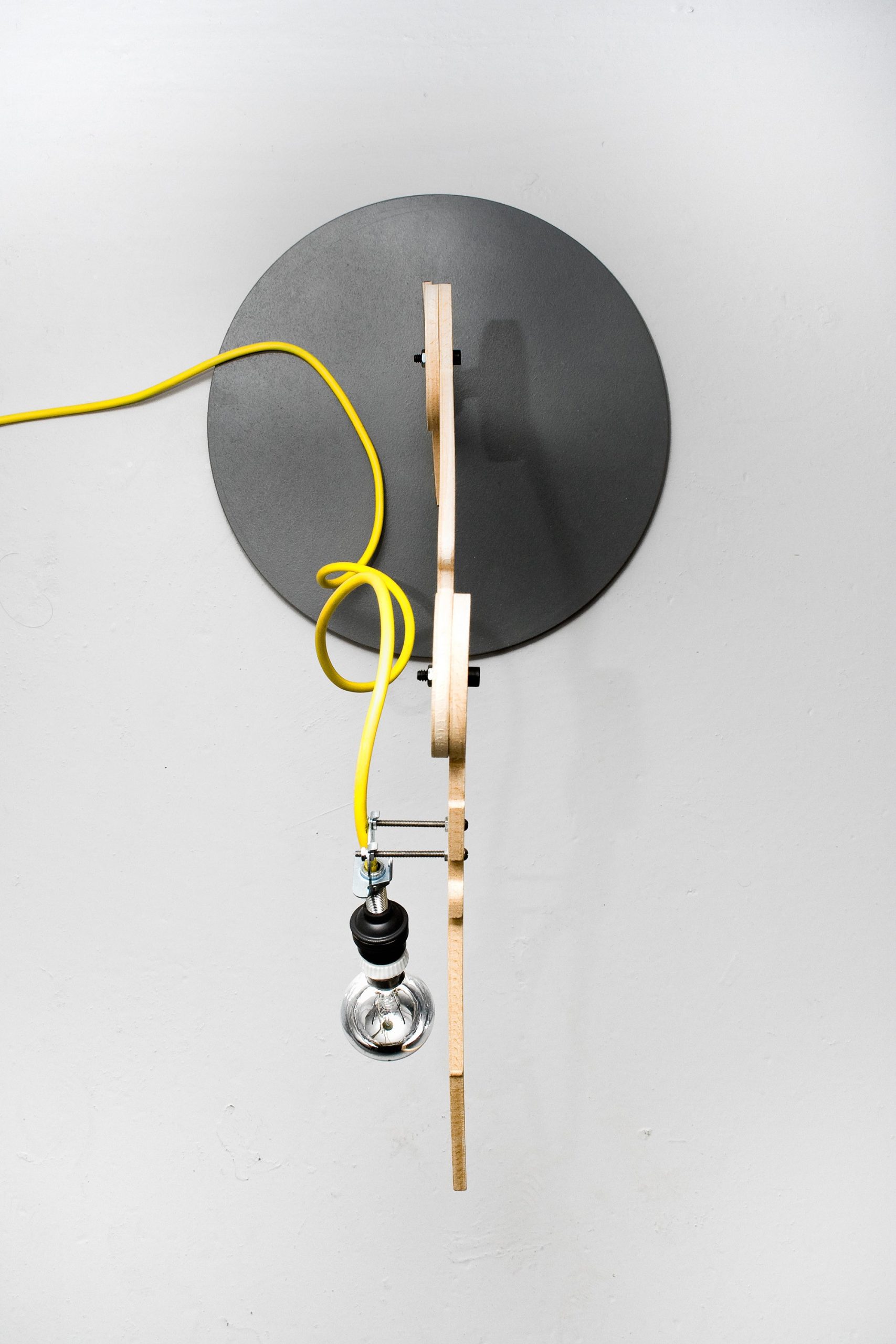 Lampe à poser 2D industriel en bois
