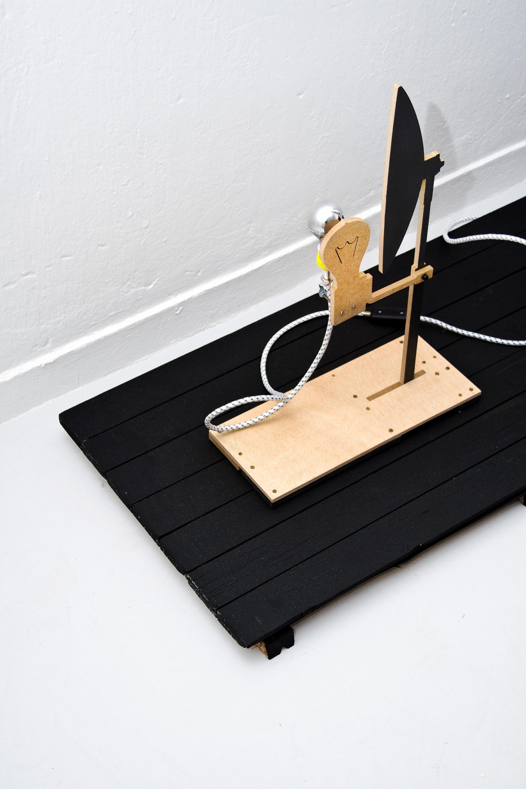 Lampe à poser 2D industriel 2 en bois