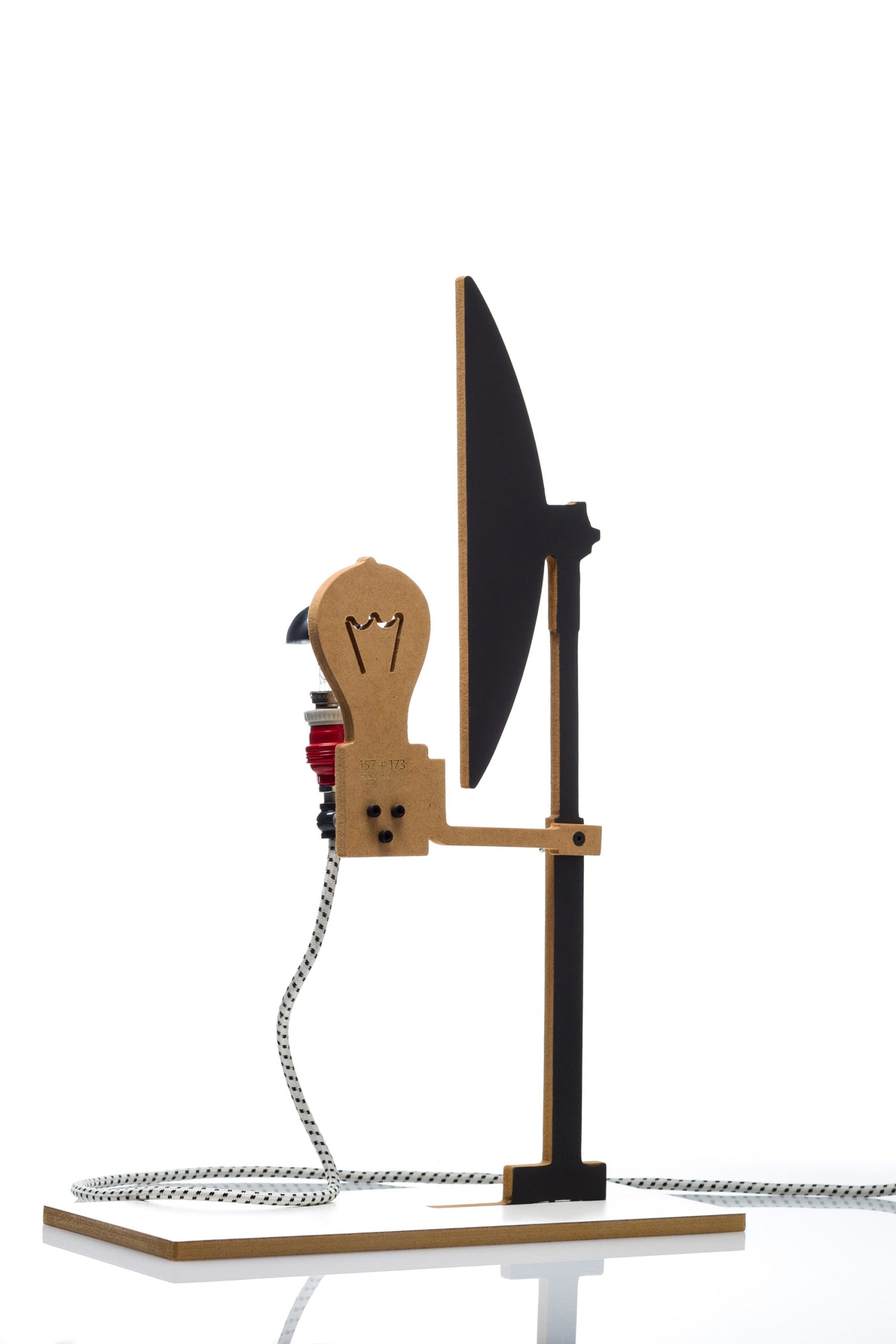 Lampe à poser 2D industriel 2 en bois
