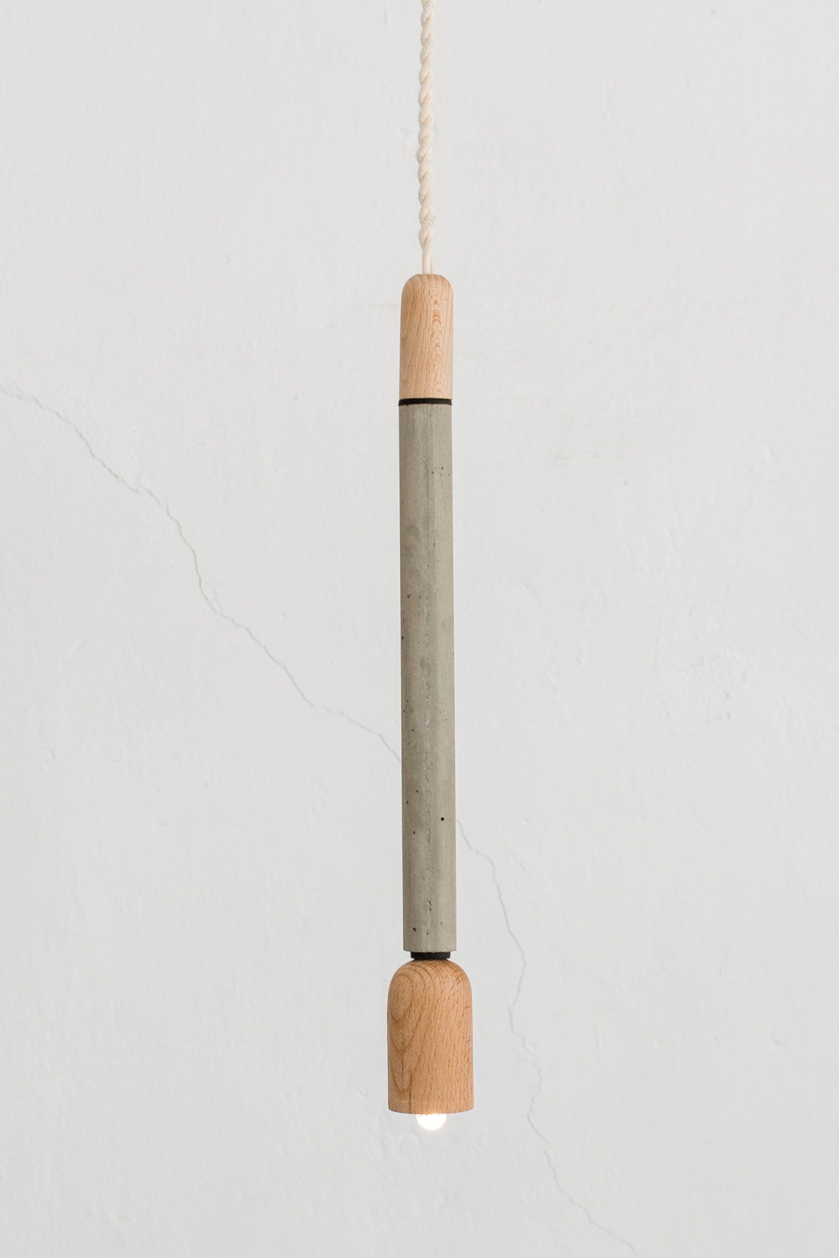 Suspension en béton et bois design Torch lamp
