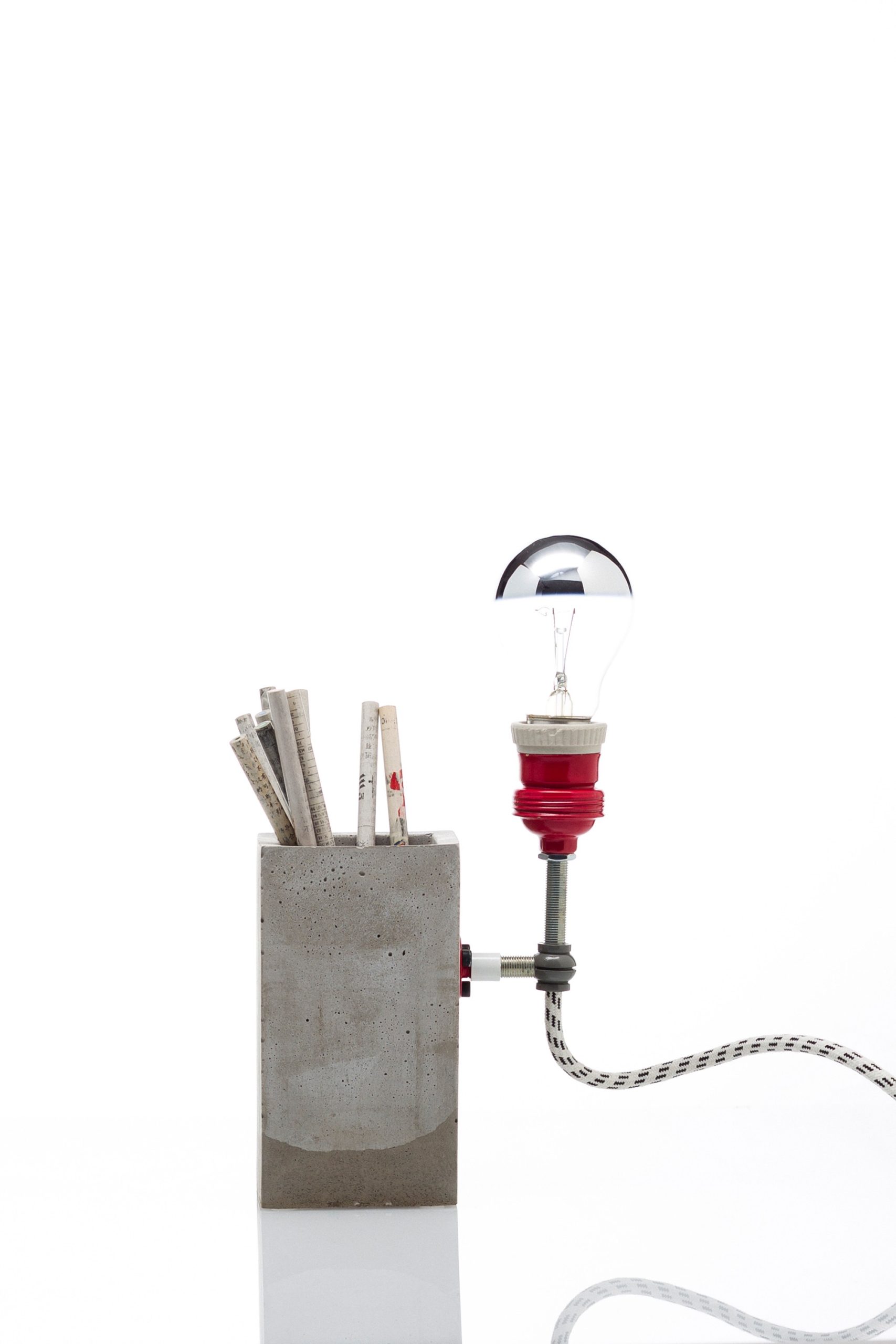 Lampe à poser / Porte-stylos Concrete Big industriel en béton 
