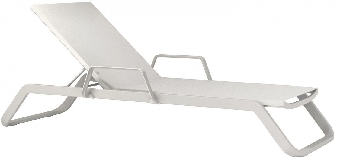 Chaise longue avec accoudoirs Vila en aluminium au design contemporain par Ezpeleta
