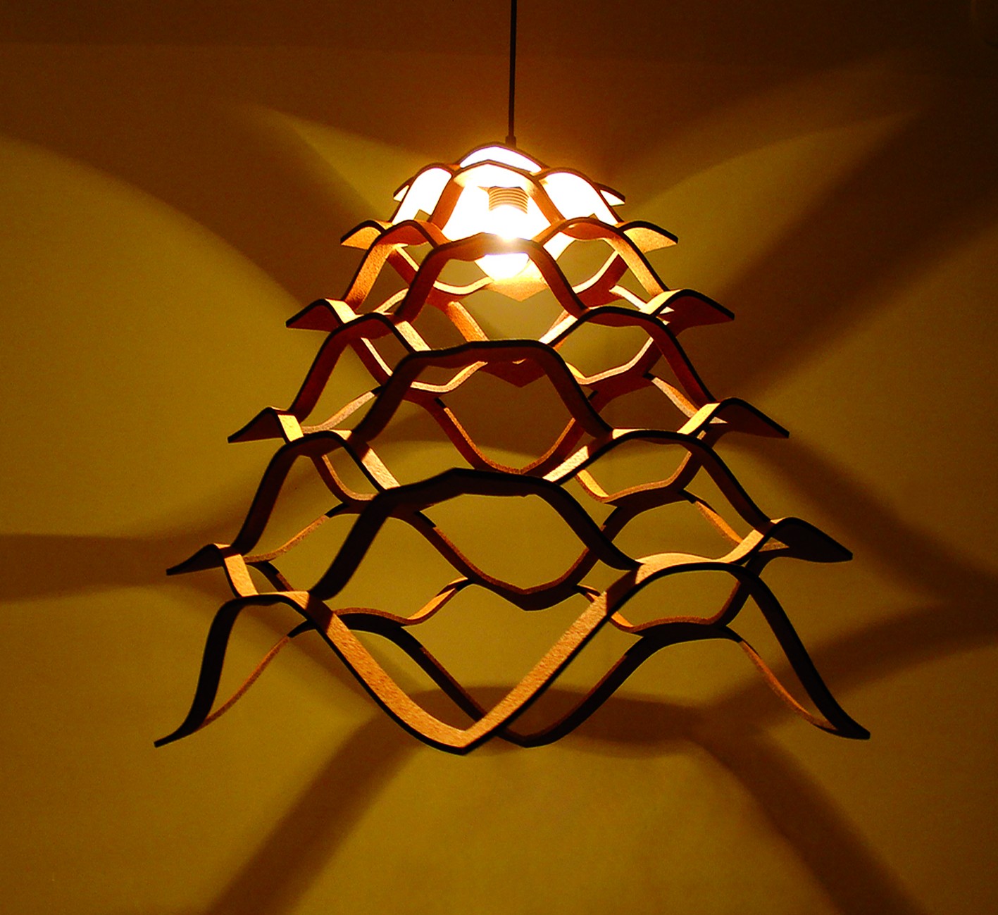 Suspension écologique en liège Amaterasu Lamp par Tiago Sá da Costa