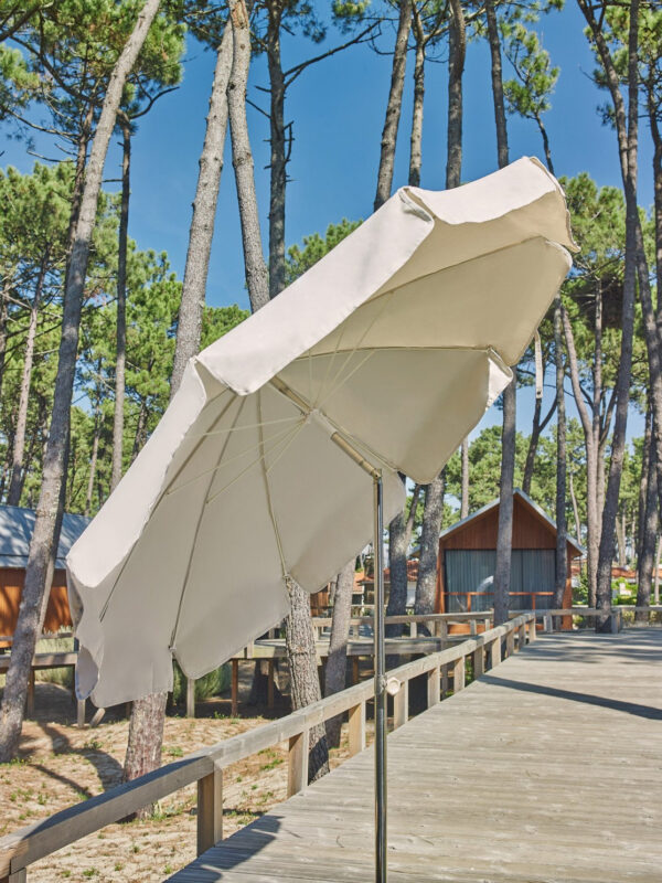 Parasol Tenerife en inox au design contemporain par Ezpeleta