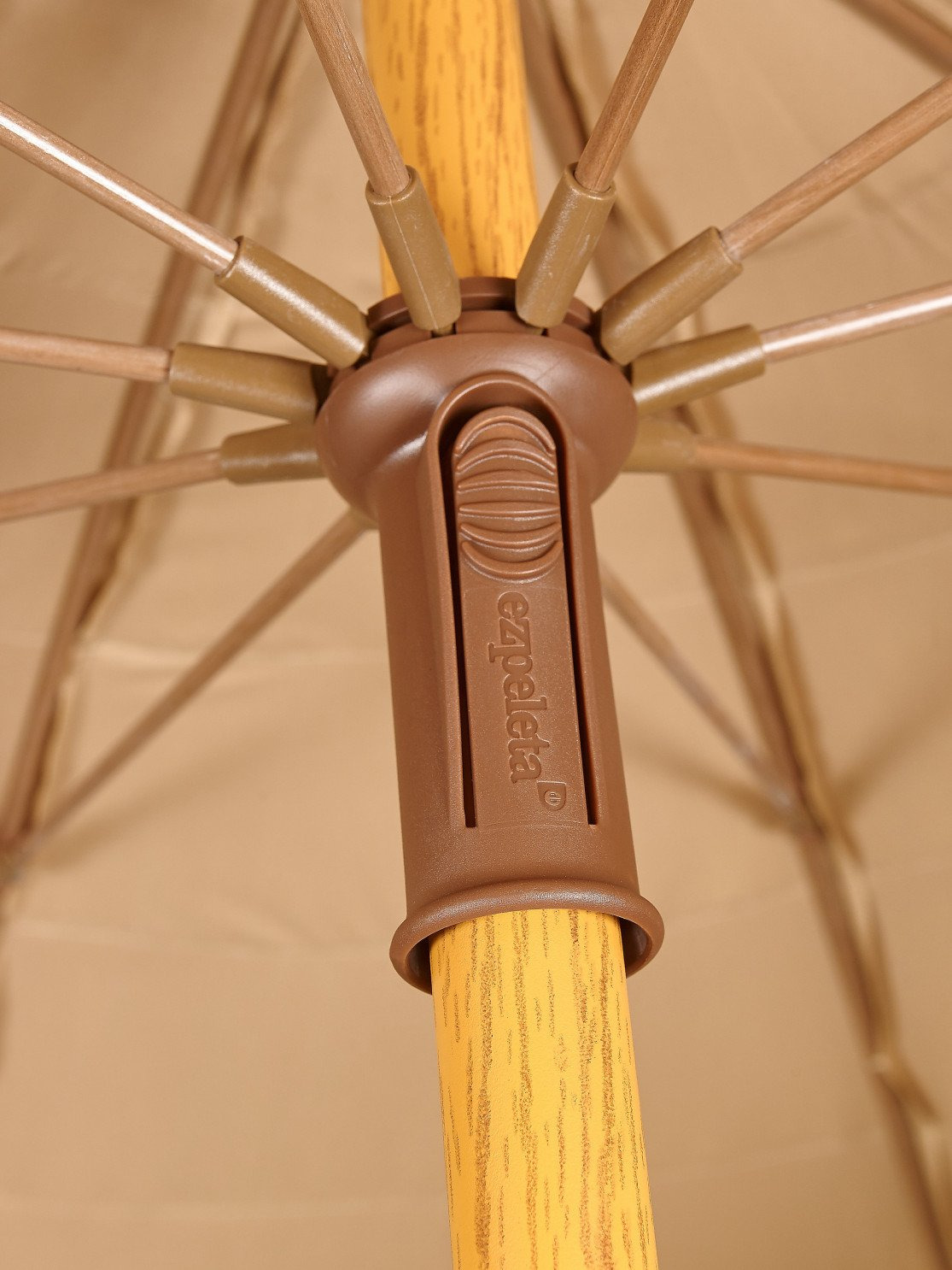 Parasol Manila en aluminium au design contemporain par Ezpeleta