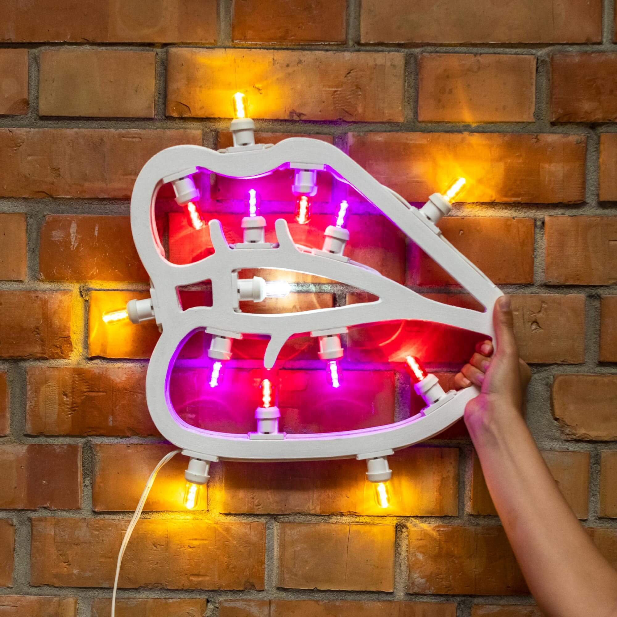 Applique Hotlight Lips en bois par David Cesaria x Seletti