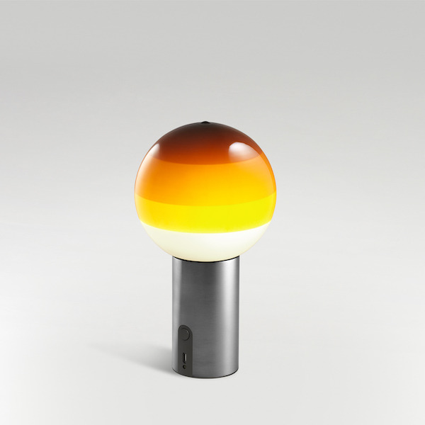 Lampe a poser sans fil Dipping Light LED en graphite par Jordi Canudas - Marset