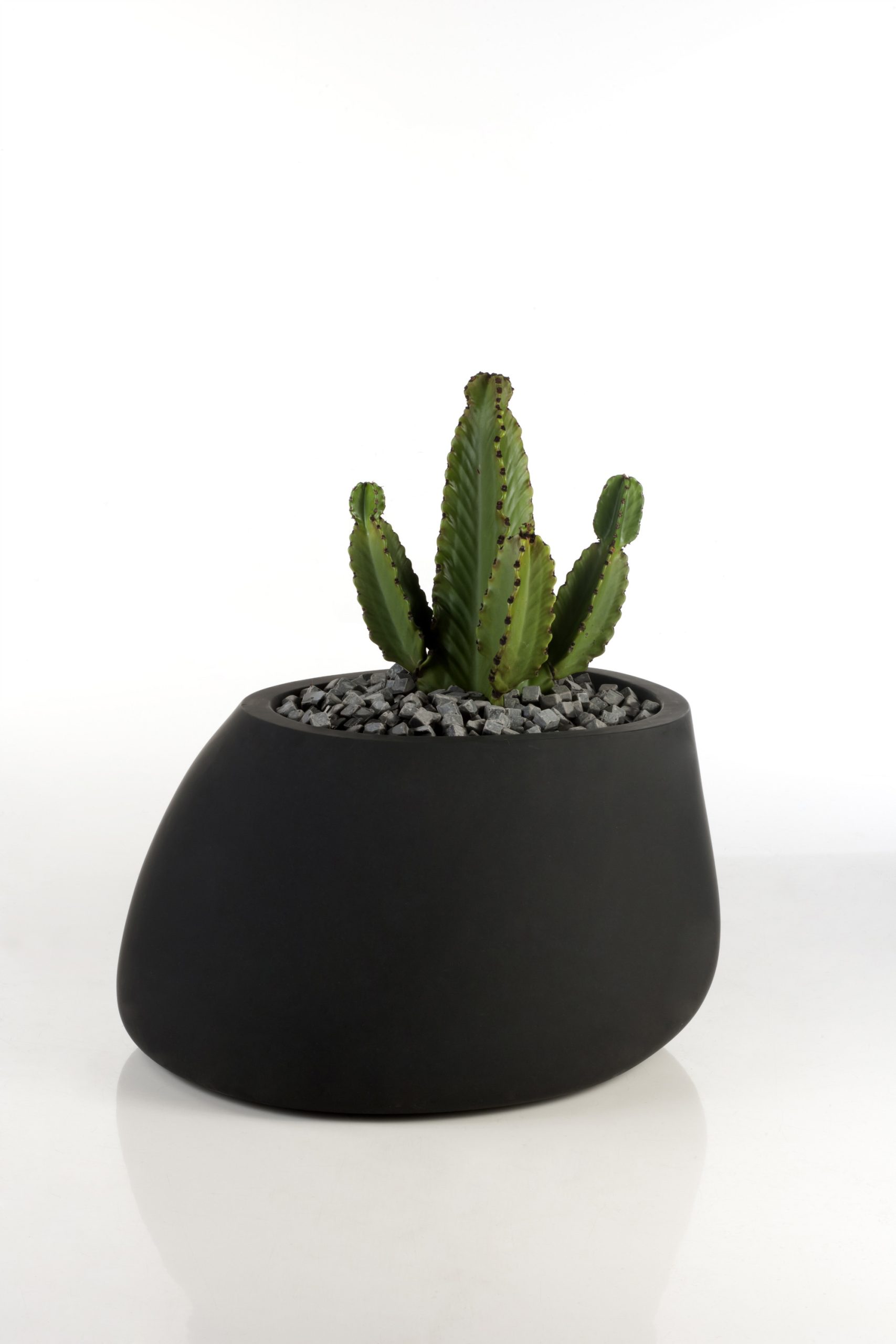Pots Stone en polyéthylène au design contemporain par Stefano Giovannoni & Elisa Gargan x Vondom