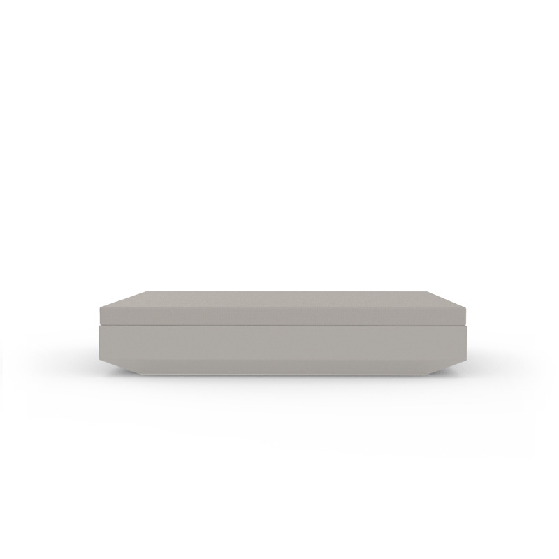 Banquette carrée Vela en polyéthylène au design contemporain par Ramon Esteve x Vondom