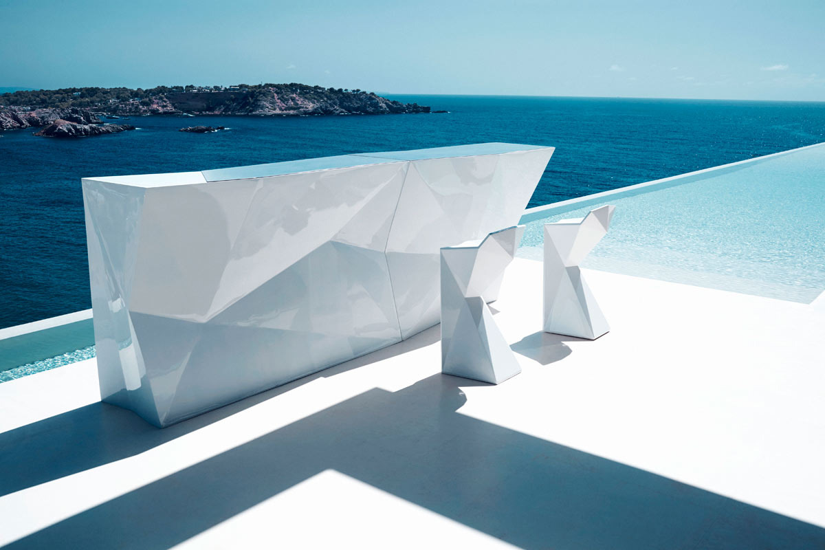 Bar d'angle Faz en polyéthylène au design contemporain par Ramon Esteve x Vondom