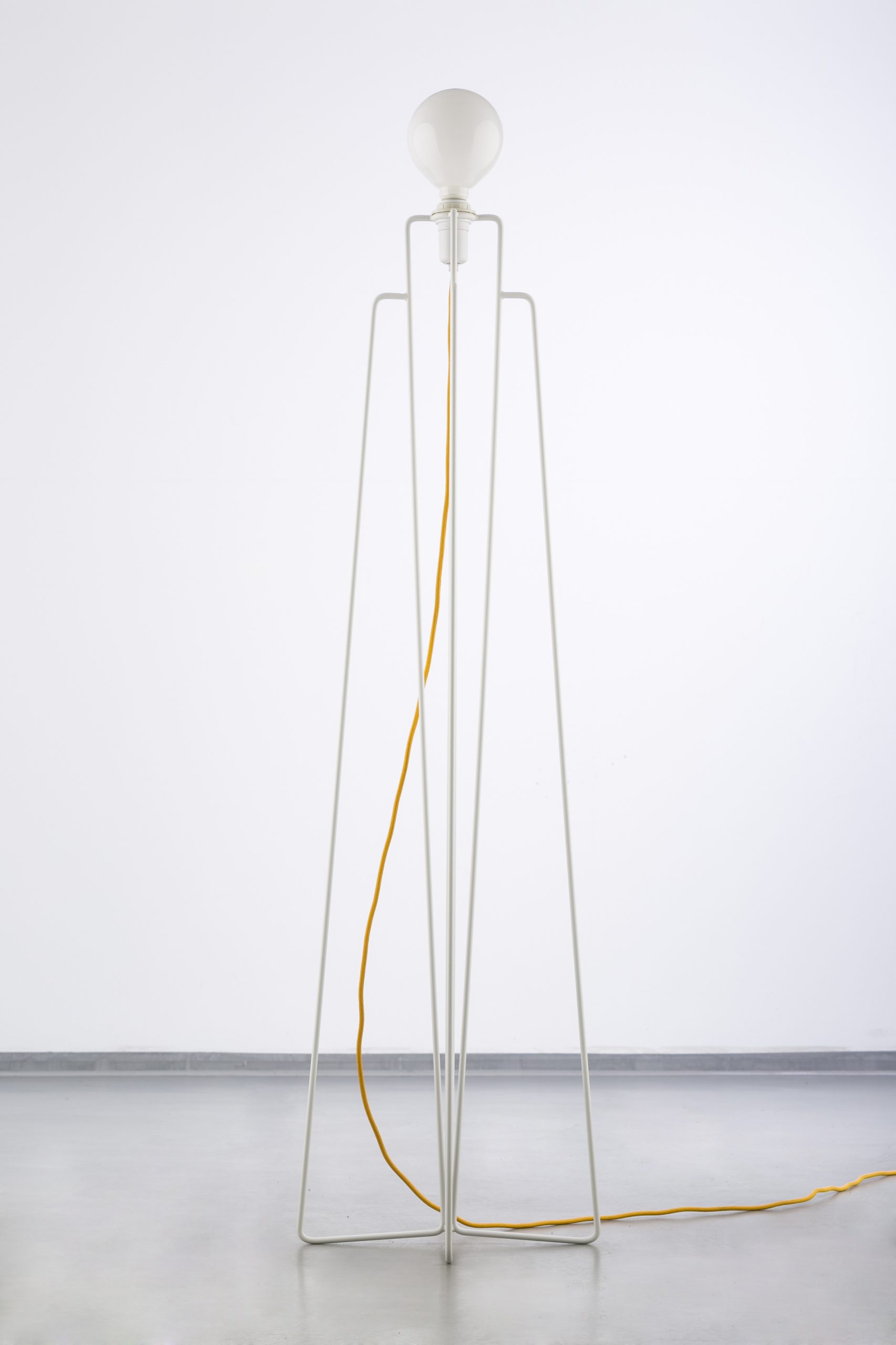 Lampadaire Model 1 en acier au design industriel par Grupa