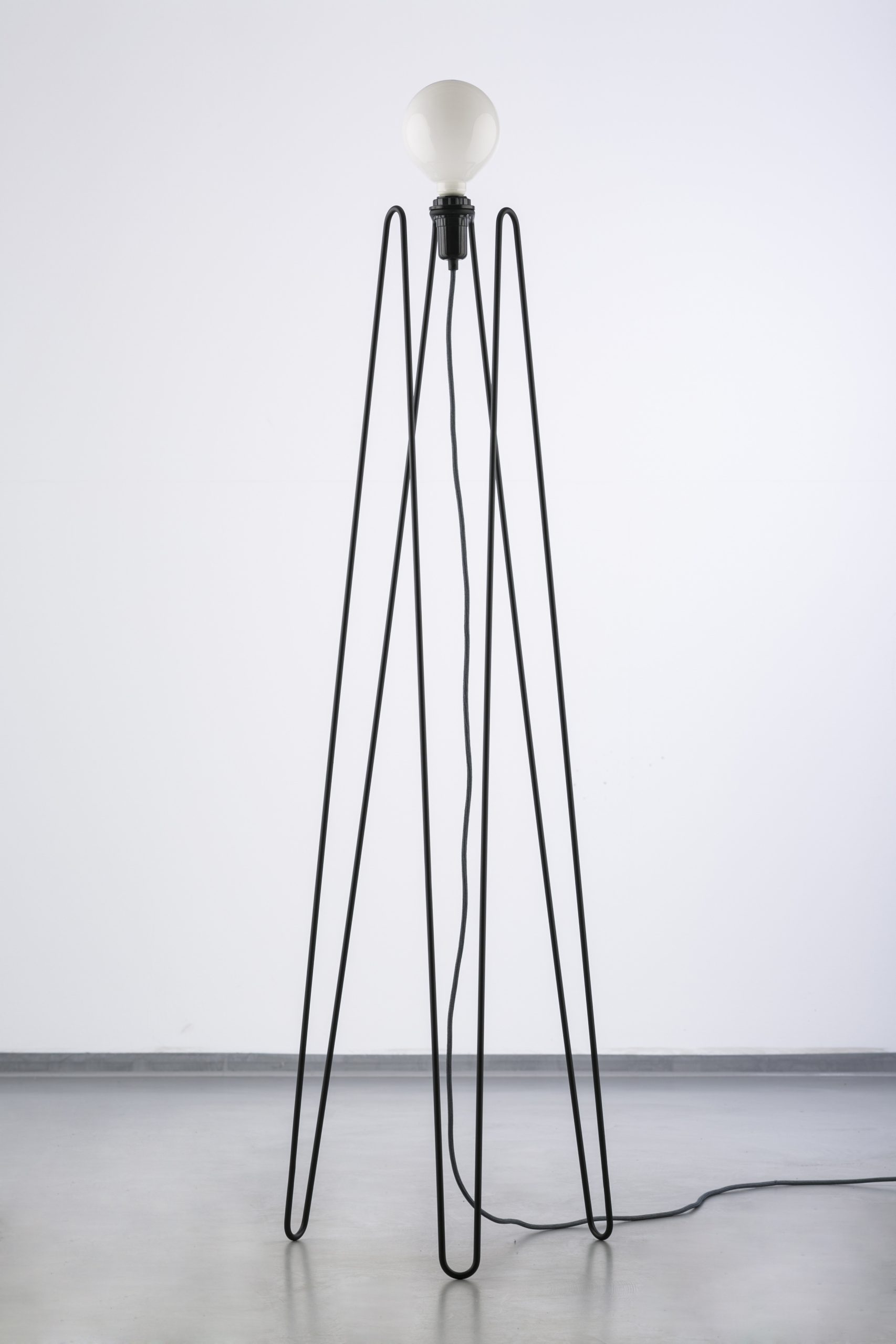 Lampadaire Model 2 en acier au design industriel par Grupa