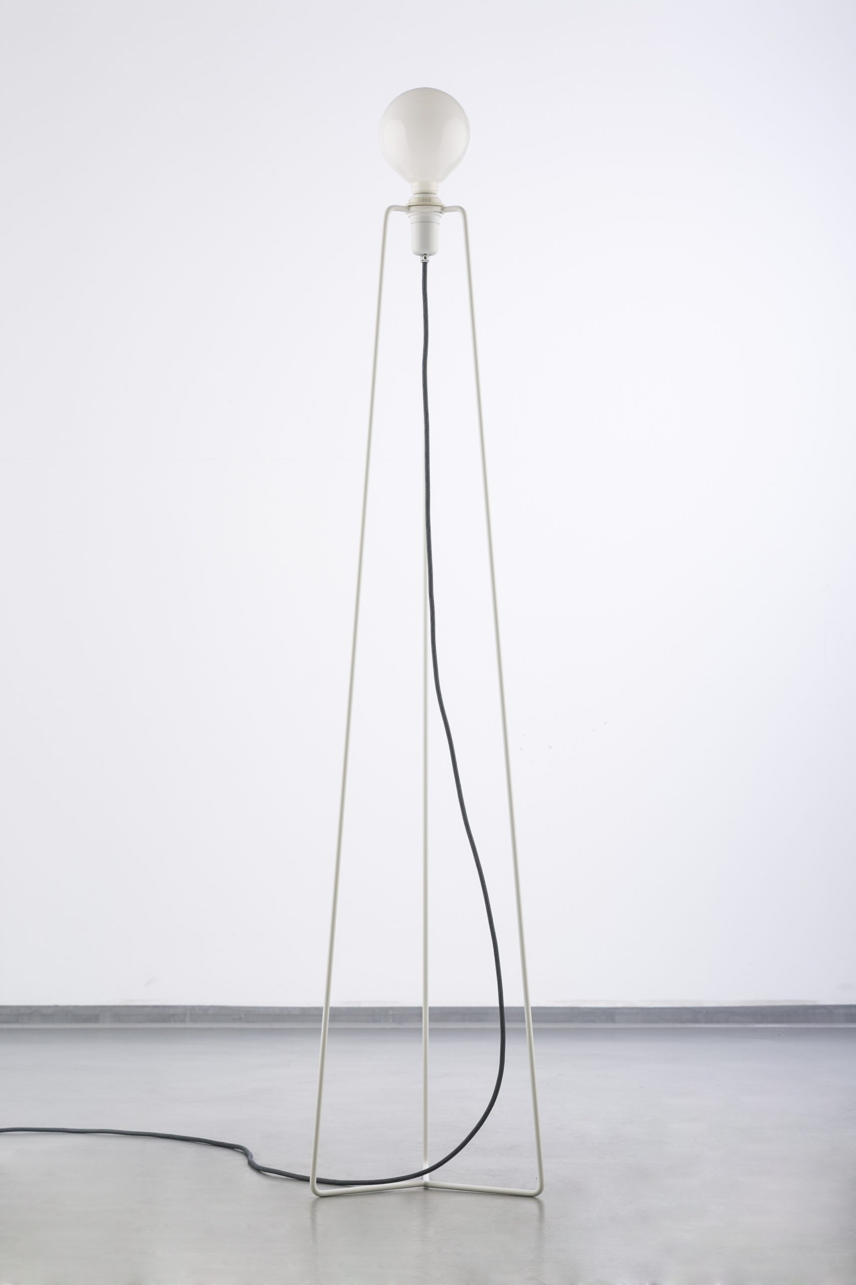 Lampadaire Model 3 en acier au design industriel par Grupa