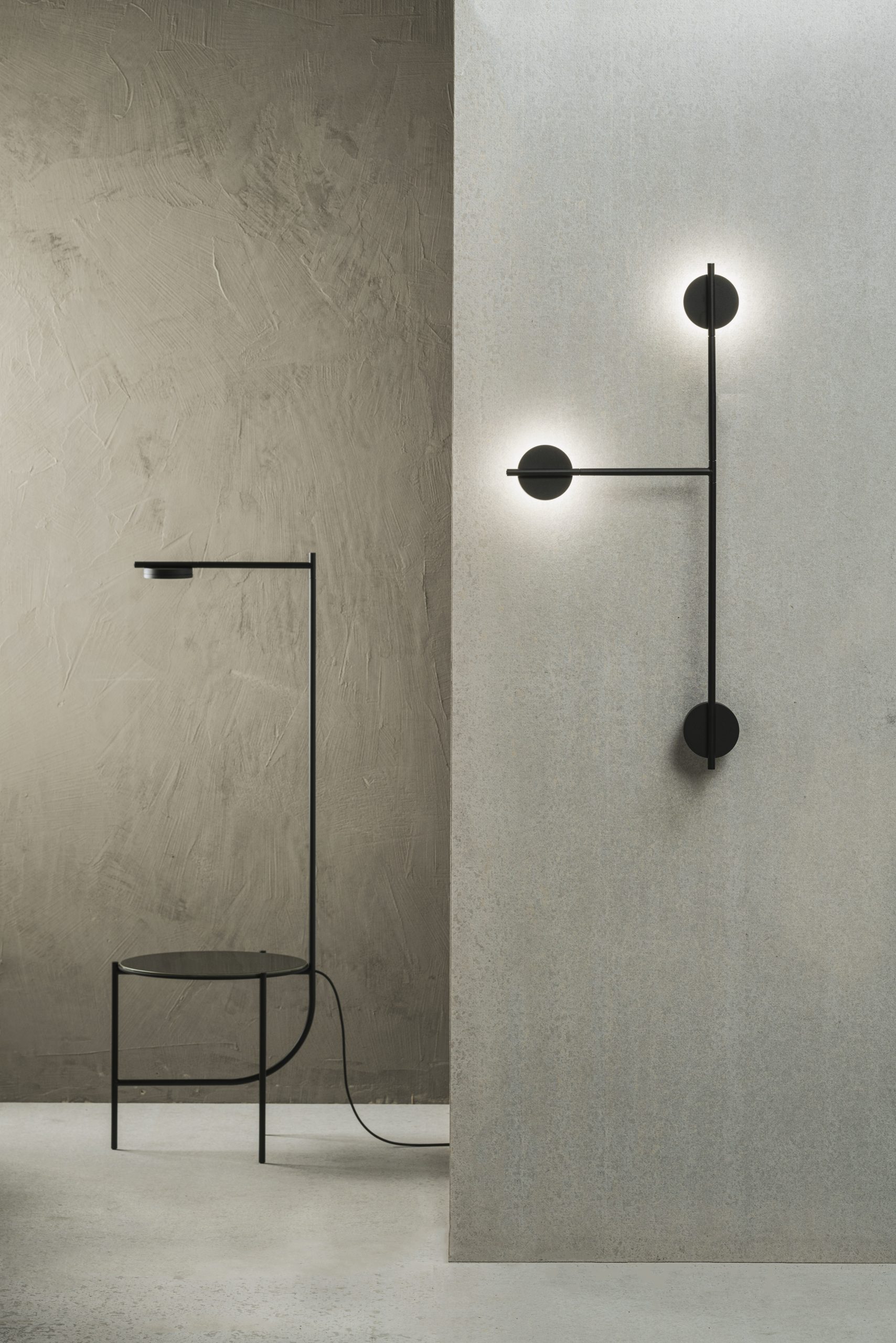 Applique murale Igram en acier au design industriel par Grupa