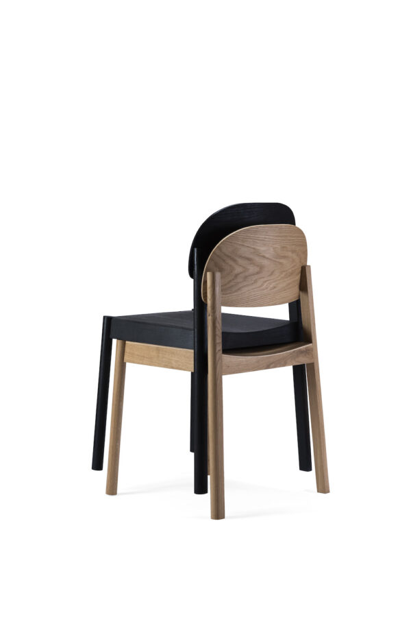 Chaise Citizen avec dossier oval en chêne massif par etc.etc. au design scandinave
