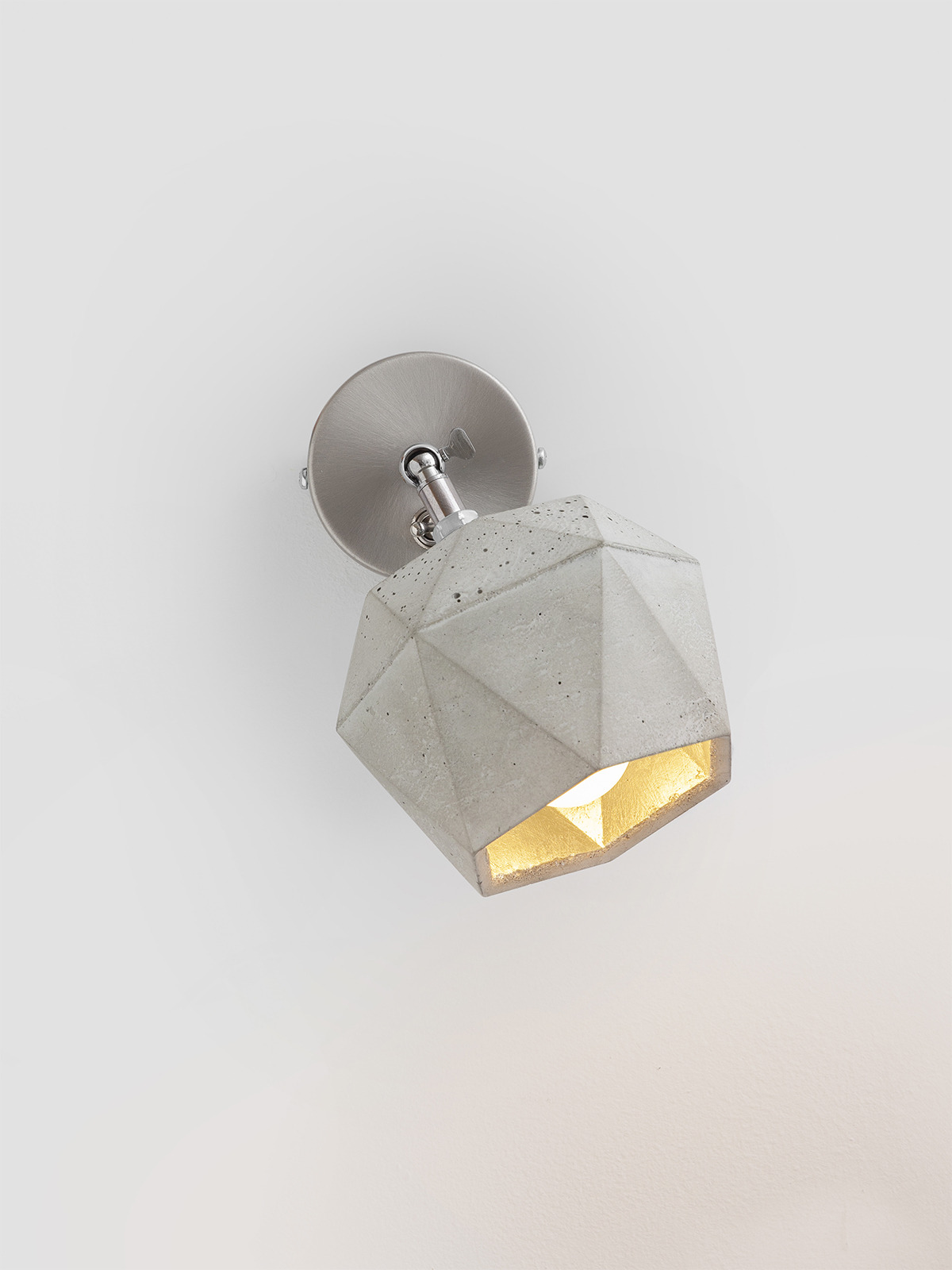 Applique spot Design T2 Triangle en béton par Stefan Gant x Gant light