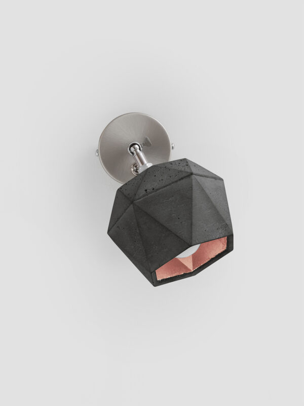 Applique spot Design T2 Triangle en béton foncé par Stefan Gant x Gant light