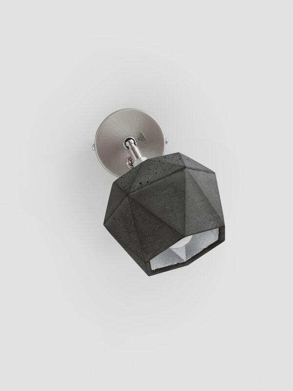 Applique spot Design T2 Triangle en béton foncé par Stefan Gant x Gant light