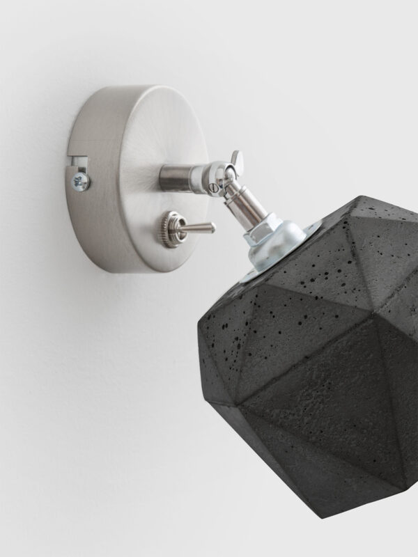 Applique spot Design T2 Triangle en béton foncé par Stefan Gant x Gant light