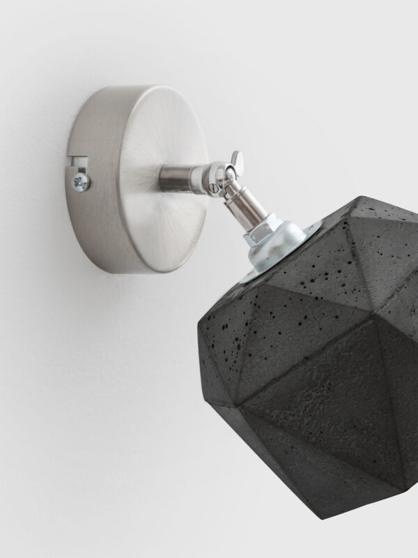 Applique spot Design T2 Triangle en béton foncé par Stefan Gant x Gant light