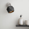 Applique spot Design T2 Triangle en béton foncé par Stefan Gant x Gant light