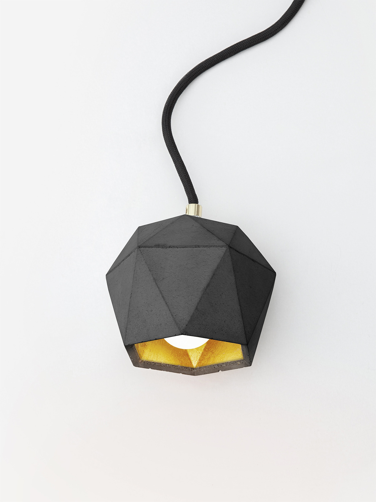 Lampe à poser Design T2 Triangle en béton foncé par Stefan Gant x Gant light