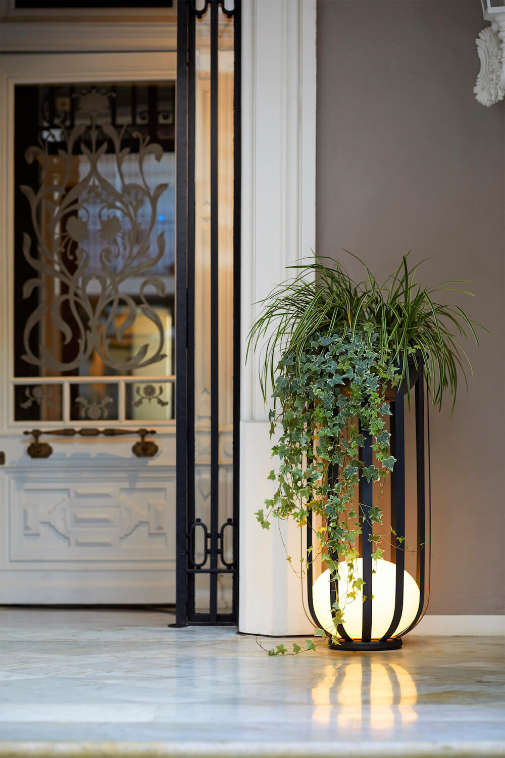 Lampadaire Bols LED par Mermelada estudio x Estiluz