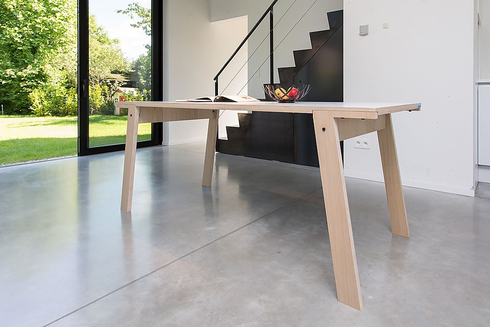 Table Flat M (1m80) en bois au design contemporain