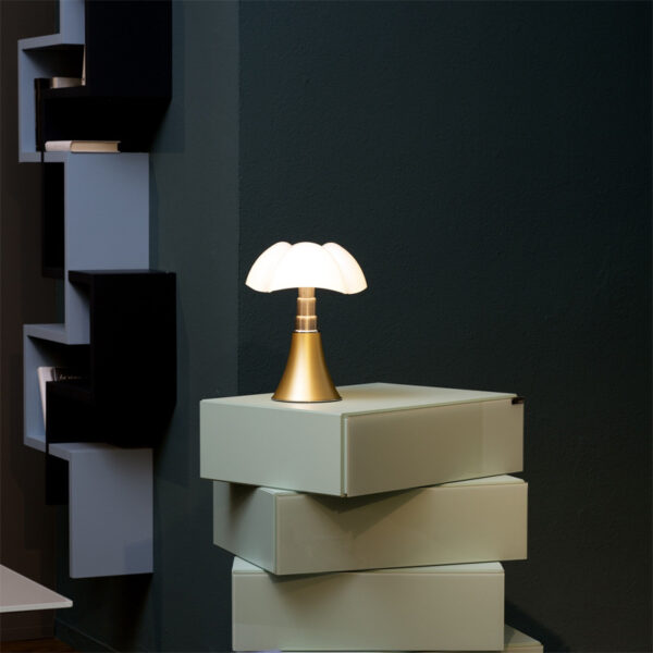Lampe à poser Mini Pipistrello H35 cm par Gae Aulenti x Martinelli Luce