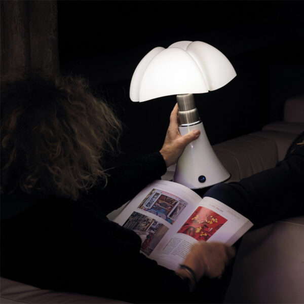 Lampe nomade Mini Pipistrello sans fil par Gae Aulenti x Martinelli Luce