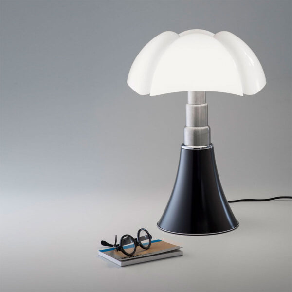 Lampe à poser Medium Pipistrello H50 cm par Gae Aulenti x Martinelli Luce