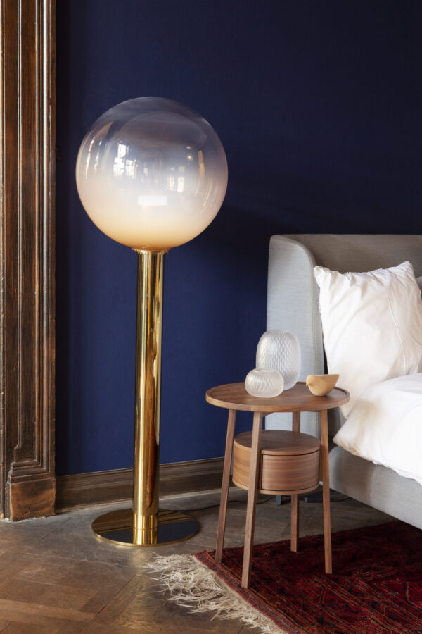 Lampadaire Phenomena L sphere par Dechem Studio x Bomma