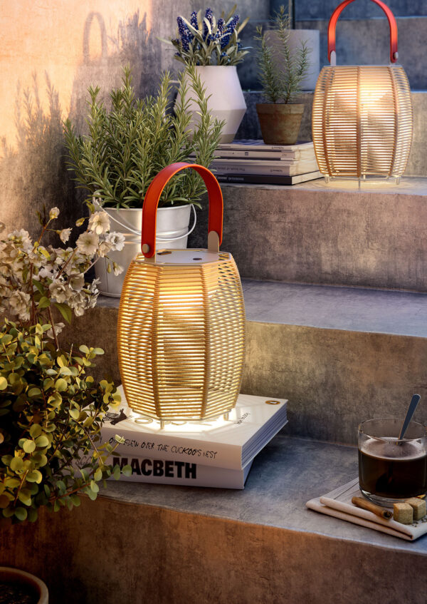 Lampe à poser Tanit en coton par Gonzalo Milà x Bover